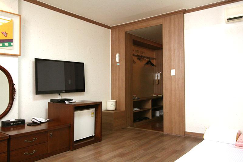 Changwon Olympic Hotel Екстериор снимка
