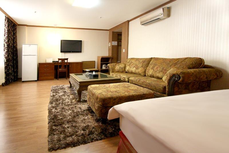 Changwon Olympic Hotel Екстериор снимка