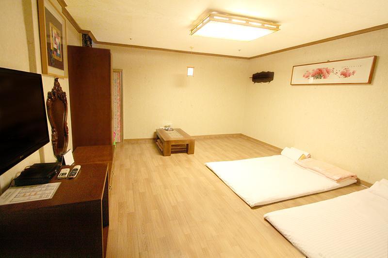 Changwon Olympic Hotel Екстериор снимка