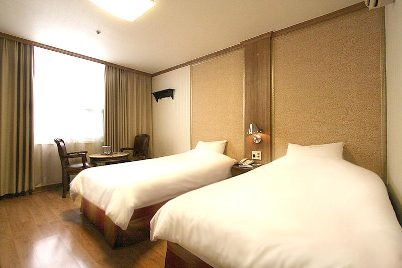 Changwon Olympic Hotel Екстериор снимка