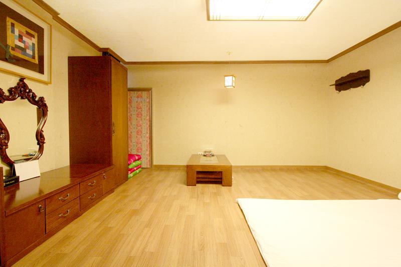 Changwon Olympic Hotel Екстериор снимка